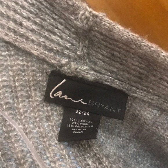 Sweater cape with Dolman 3/4 length sleeves.. - Picture 8 of 8